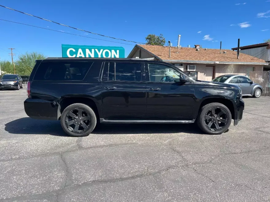 2017 Gmc Yukon XL Denali photo 1