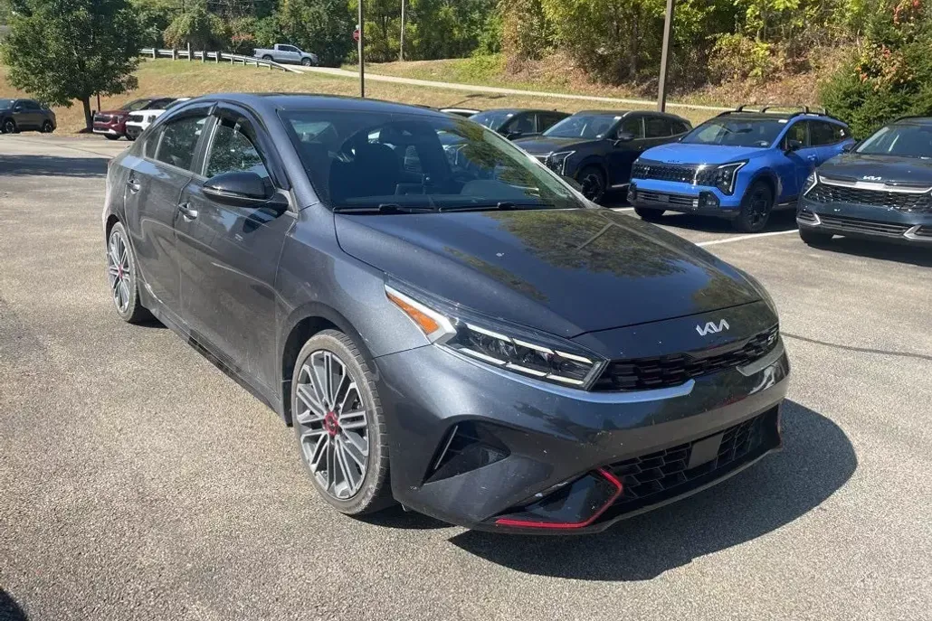 2023 Kia Forte GT photo 1