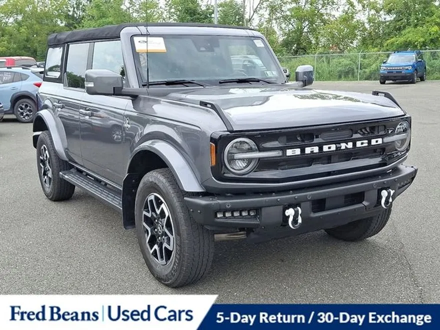 2022 Ford Bronco Outer Banks photo 1