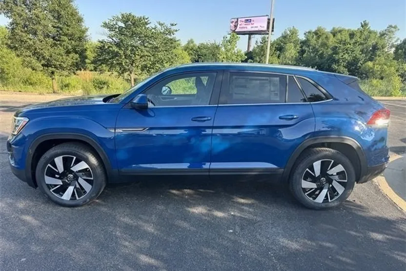 2025 Volkswagen Atlas Cross Sport SE Technology photo 1