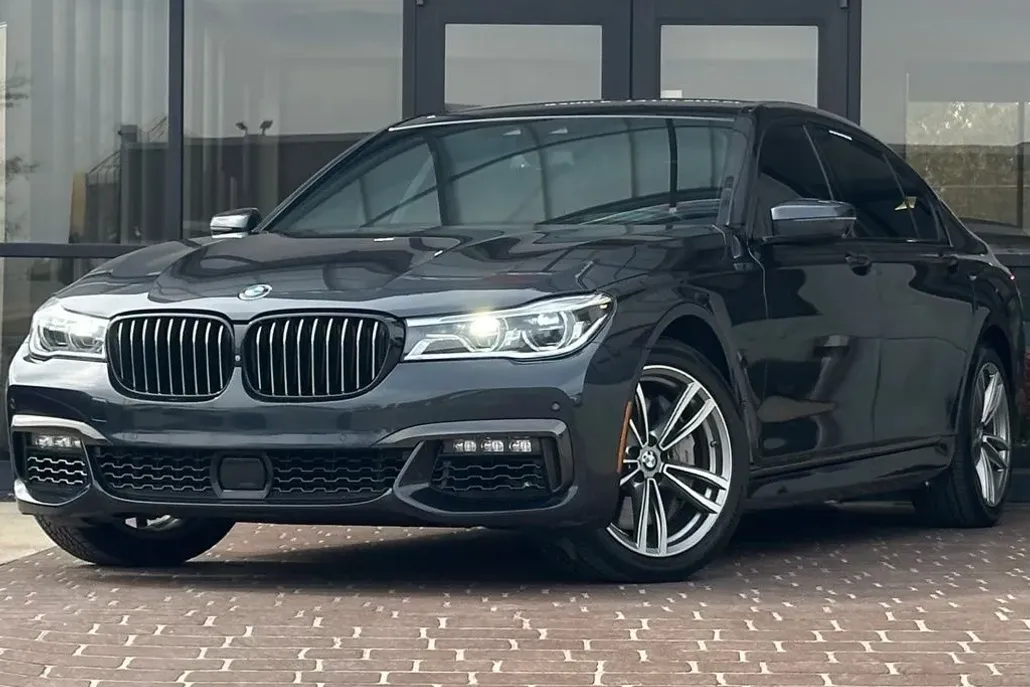 2019 Bmw 750i / B7 xDrive Sedan photo 1
