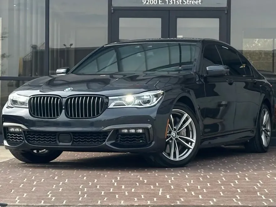 2019 Bmw 750i / B7 xDrive Sedan photo 1