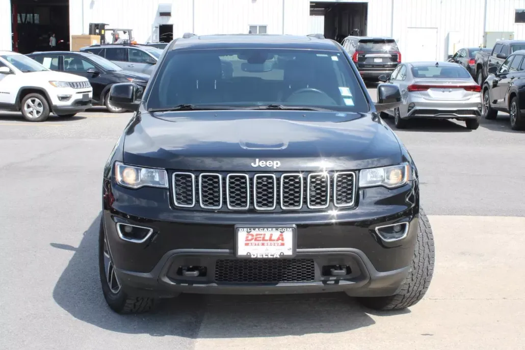 2020 Jeep Grand Cherokee Laredo photo 1