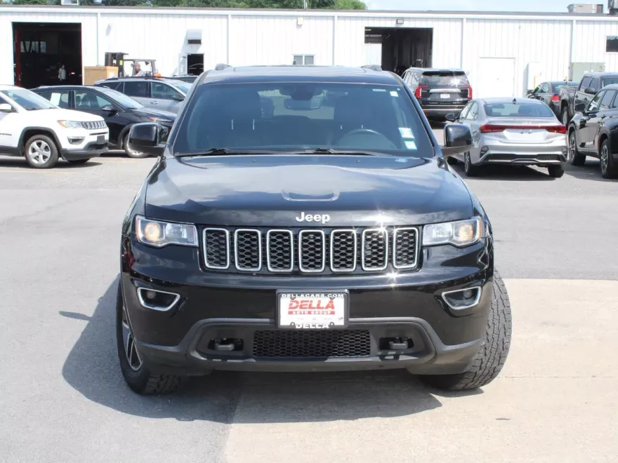 2020 Jeep Grand Cherokee Laredo photo 1