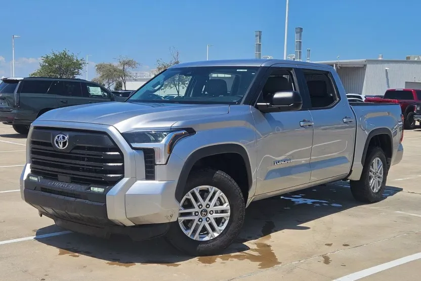 2023 Toyota Tundra SR5 CrewMax photo 1