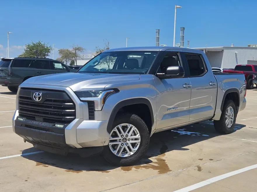 2023 Toyota Tundra SR5 CrewMax photo 1