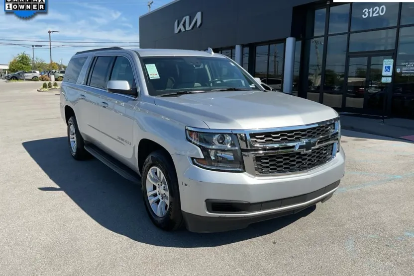 2018 Chevrolet Suburban 1500 LT photo 1