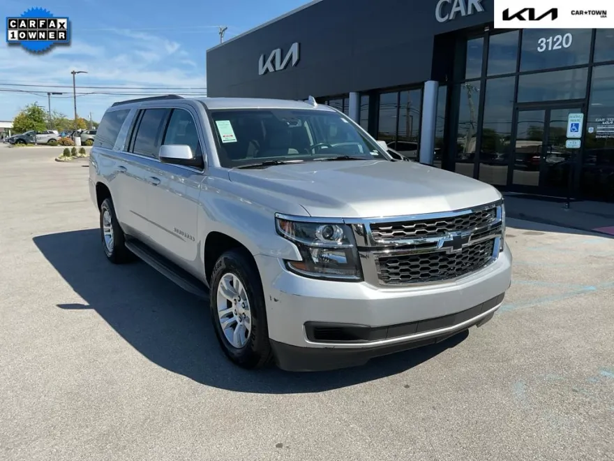 2018 Chevrolet Suburban 1500 LT photo 1