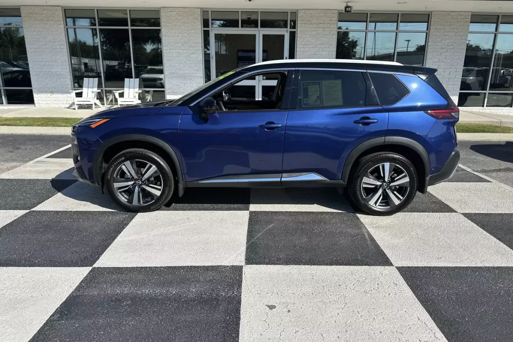 2023 Nissan Rogue Platinum photo 1