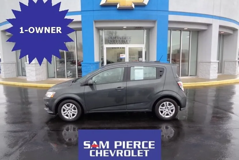 2020 Chevrolet Sonic LT photo 1