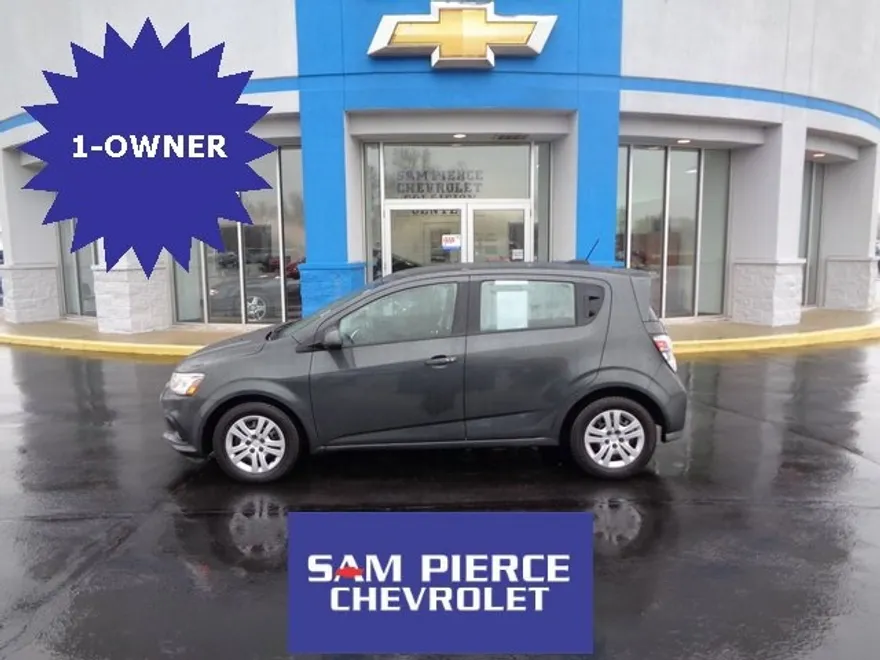 2020 Chevrolet Sonic LT photo 1