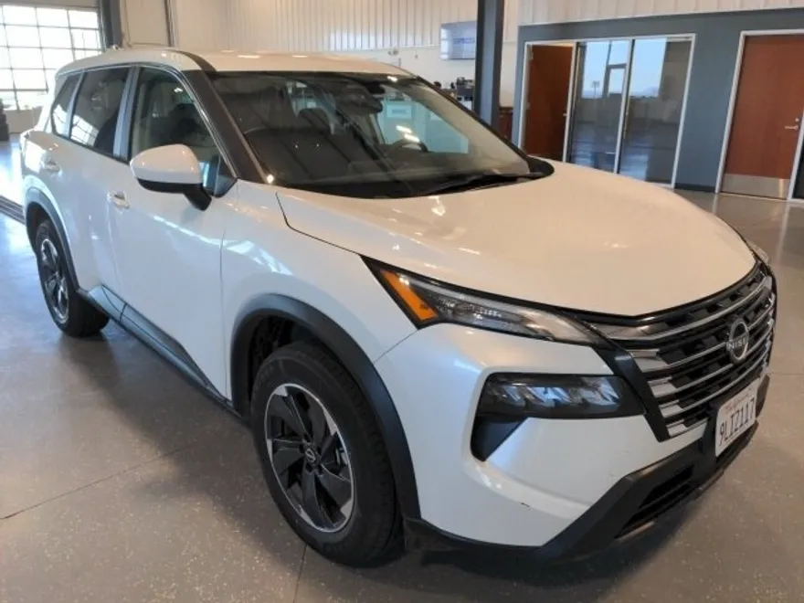 2024 Nissan Rogue SV photo 1