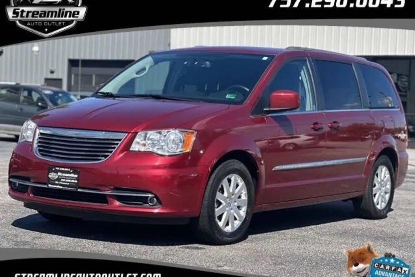 2015 Chrysler Town & Country Touring photo 1