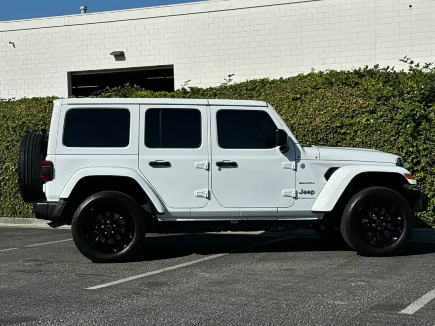 2024 Jeep Wrangler Sahara 4xe photo 3
