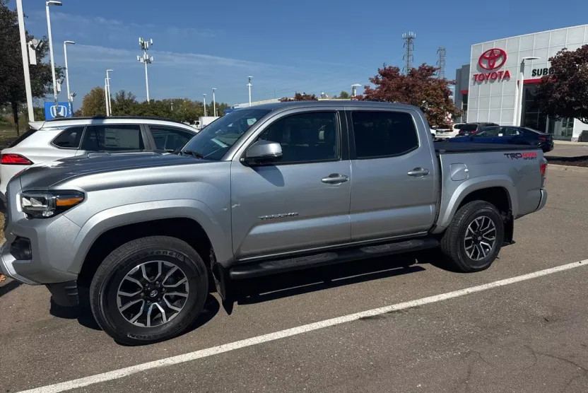2023 Toyota Tacoma TRD Sport V6 photo 1