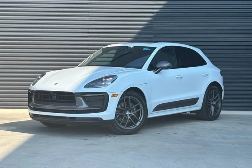 2025 Porsche Macan T photo 1