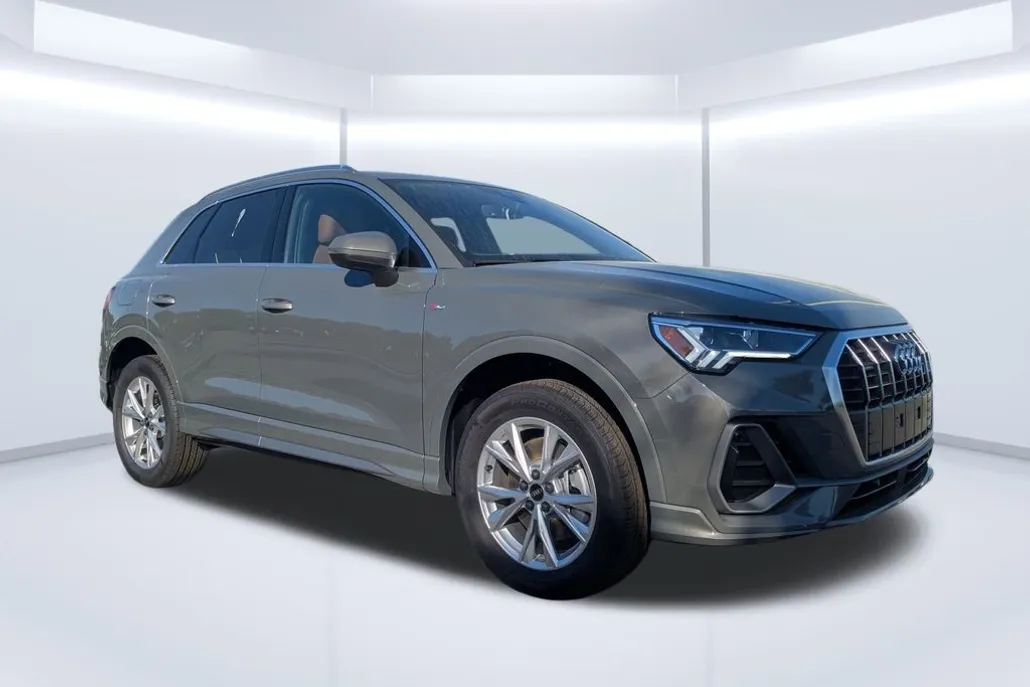 2025 Audi Q3 45 TFSI S line Premium Plus photo 1