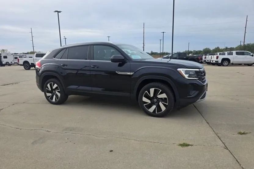 2024 Volkswagen Atlas Cross Sport SE Technology photo 1