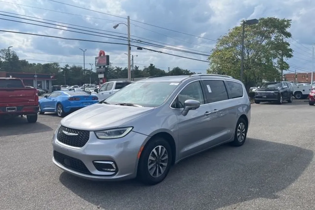 2021 Chrysler Pacifica Touring L photo 1