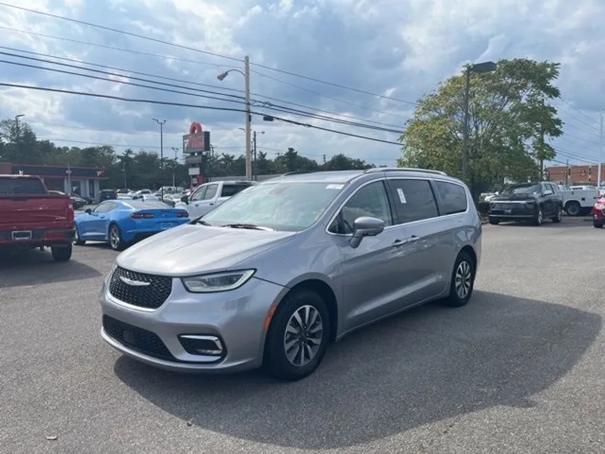 2021 Chrysler Pacifica Touring L photo 1