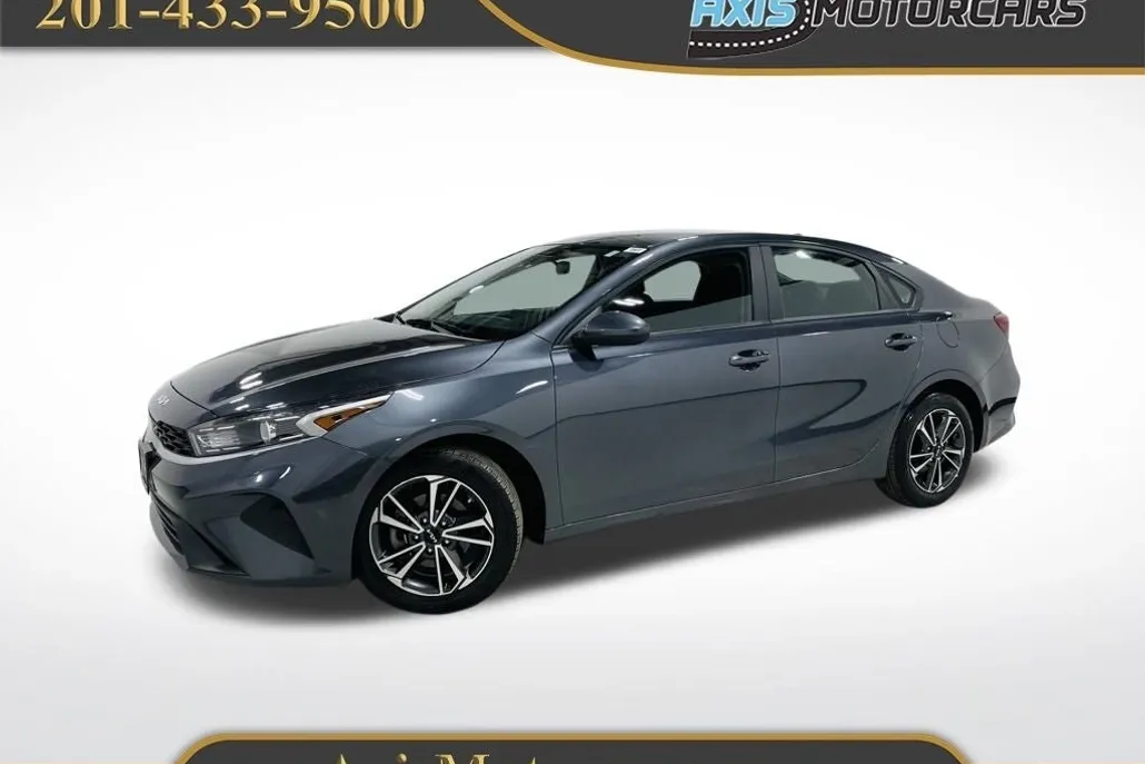 2022 Kia Forte LXS photo 1