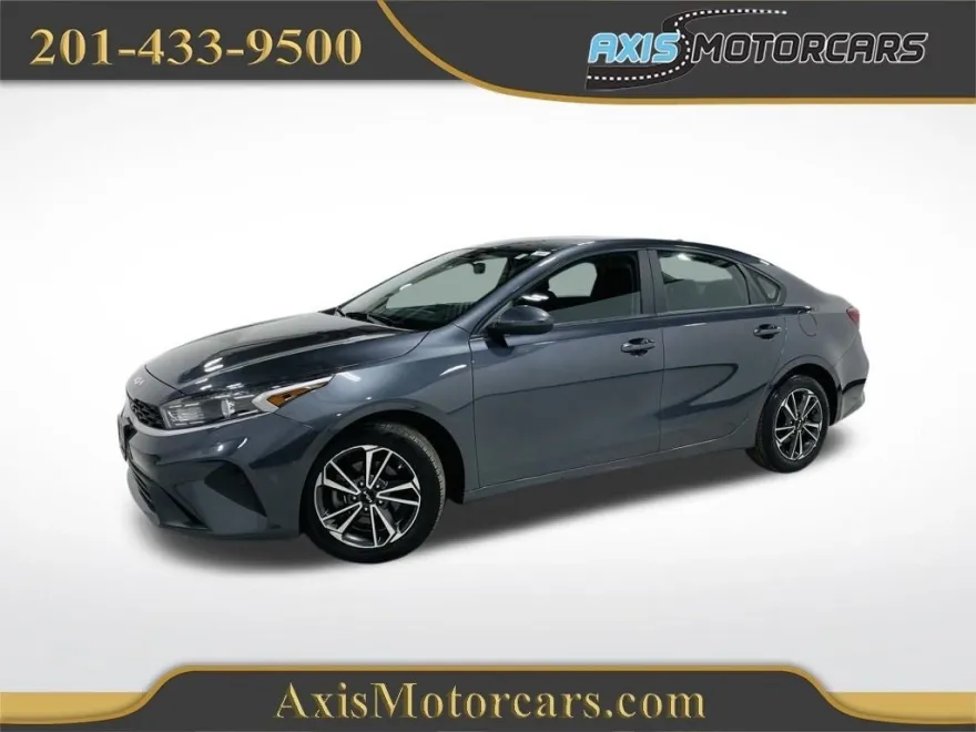 2022 Kia Forte LXS photo 1