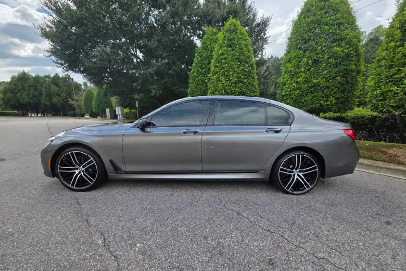 2019 Bmw 750i / B7 xDrive Sedan photo 1
