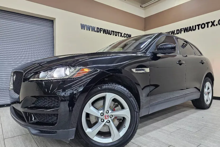 2017 Jaguar F-PACE Premium photo 1
