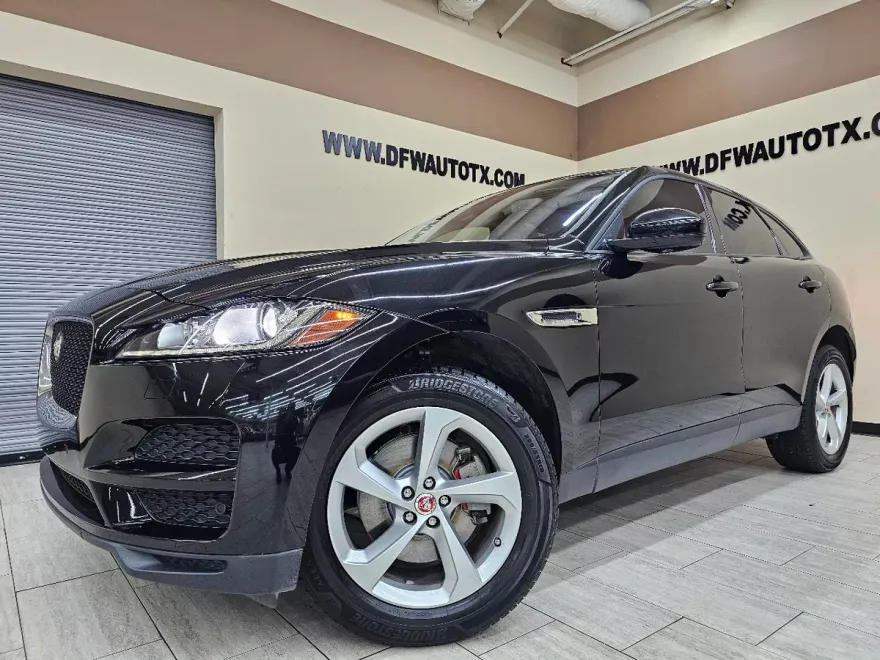 2017 Jaguar F-PACE Premium photo 1
