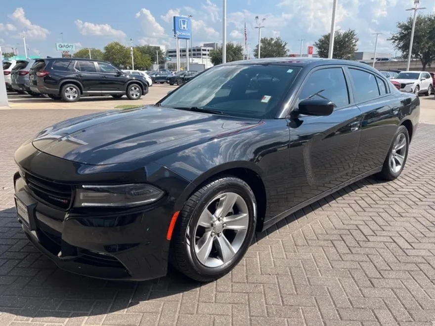 2015 Dodge Charger SXT photo 1