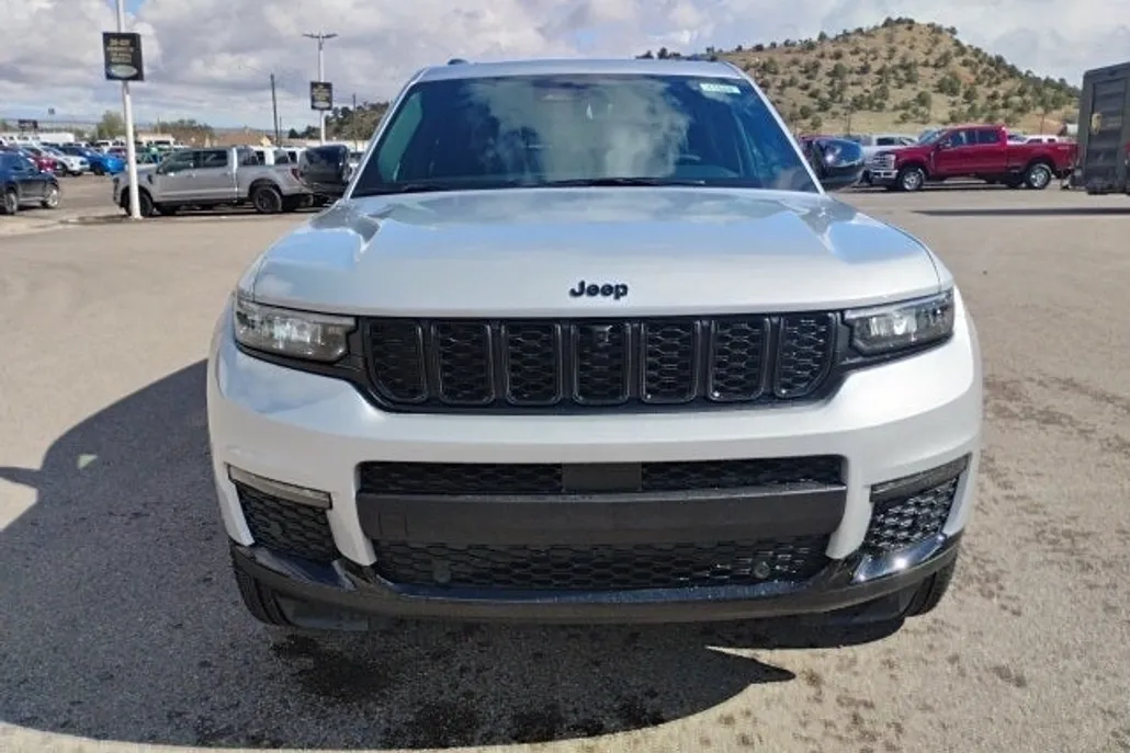 2025 Jeep Grand Cherokee Limited photo 1