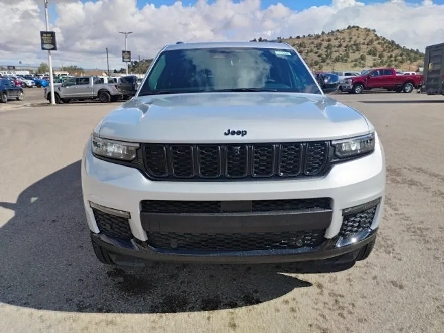 2025 Jeep Grand Cherokee Limited photo 1