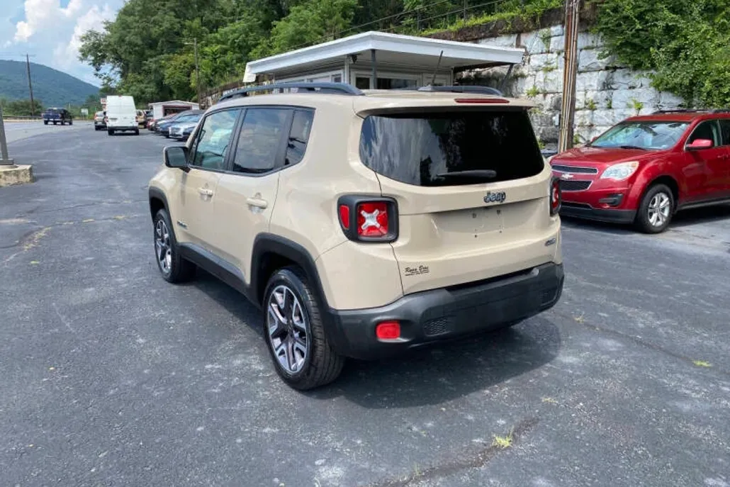 2016 Jeep Renegade Latitude photo 1