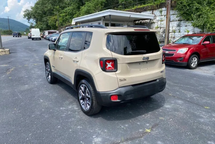 2016 Jeep Renegade Latitude photo 1