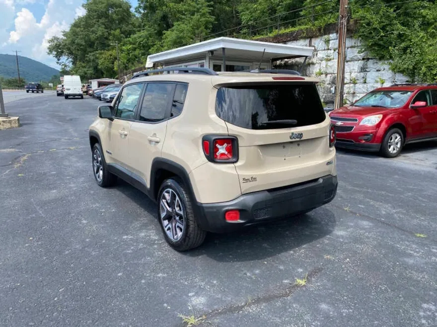 2016 Jeep Renegade Latitude photo 1