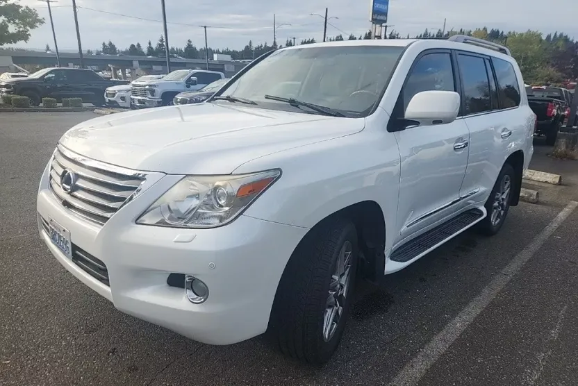 2011 Lexus LX 570 photo 1