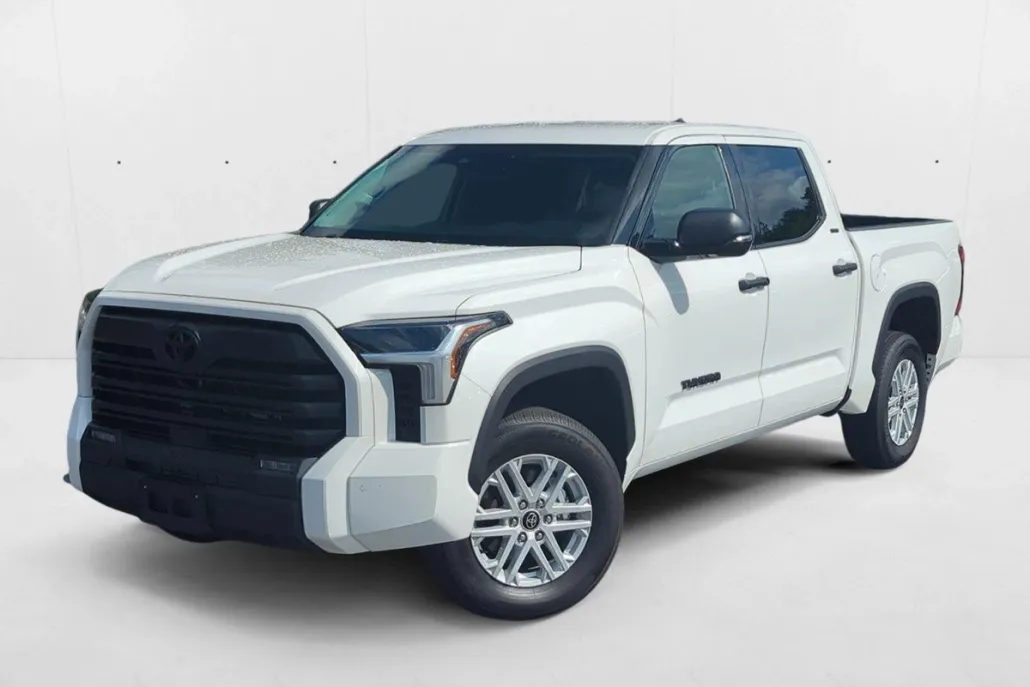 2023 Toyota Tundra SR5 CrewMax photo 1