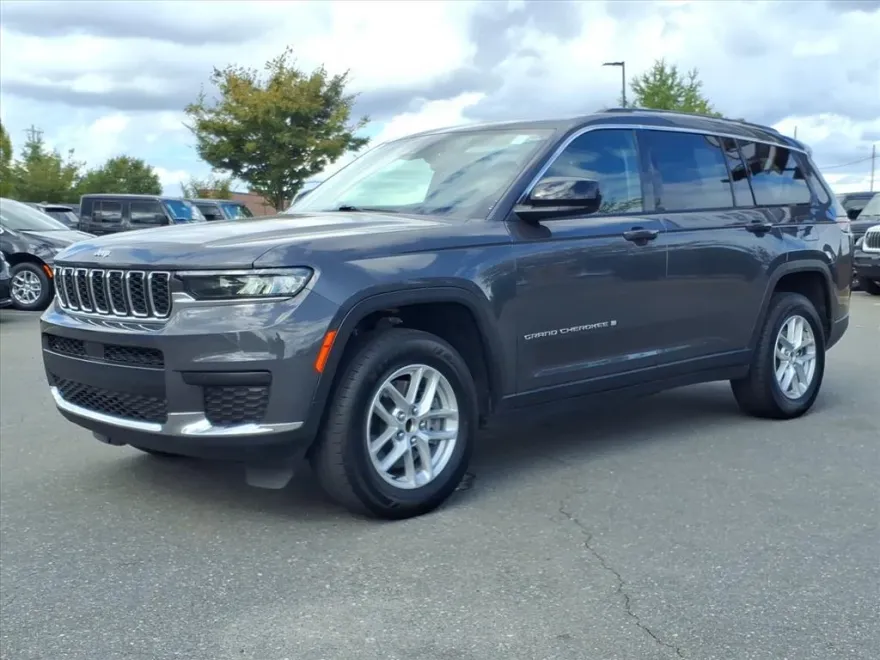 2023 Jeep Grand Cherokee Laredo photo 1