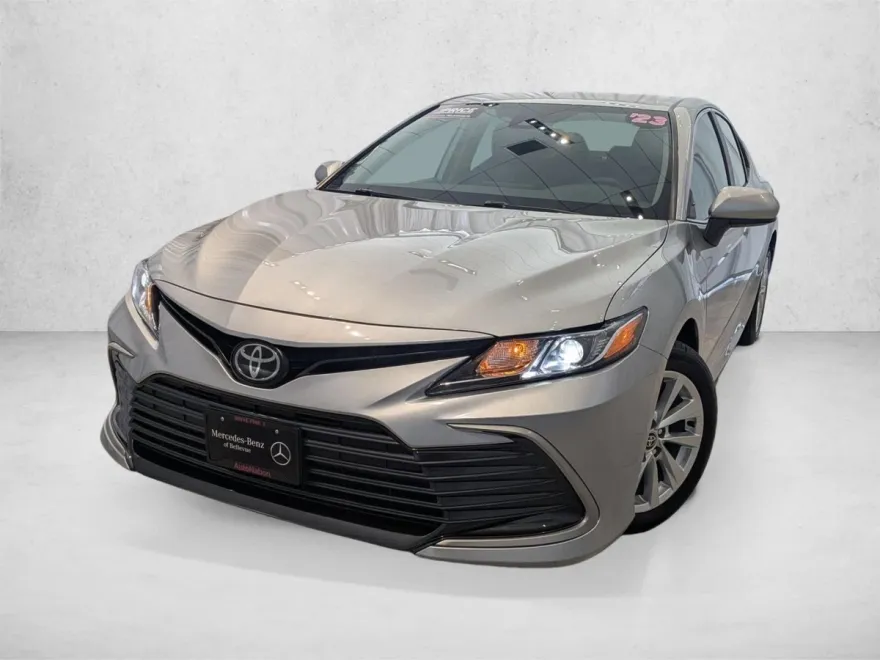 2023 Toyota Camry LE photo 1