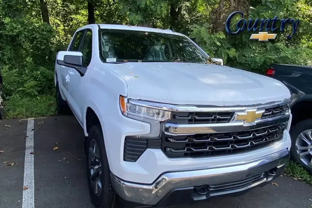 2025 Chevrolet Silverado 1500 LT photo 1