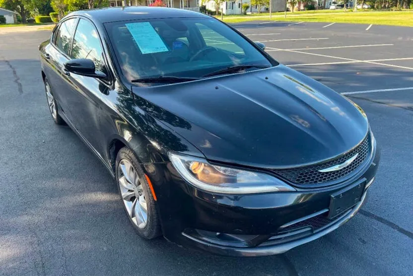 2015 Chrysler 200 S photo 1
