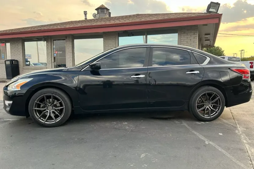 2014 Nissan Altima 2.5 S photo 1