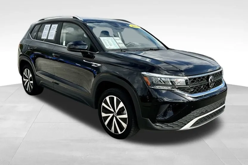 2024 Volkswagen Taos SE photo 1
