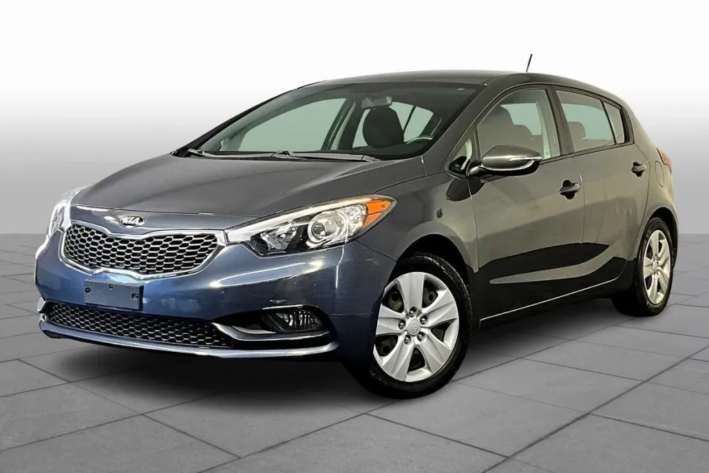 2016 Kia Forte 5-Door LX photo 1