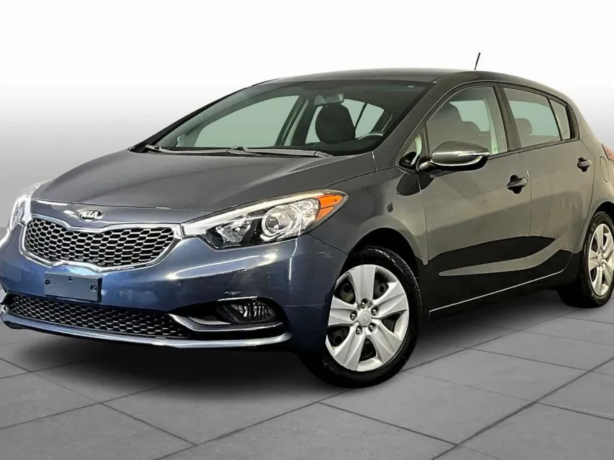 2016 Kia Forte 5-Door LX photo 1