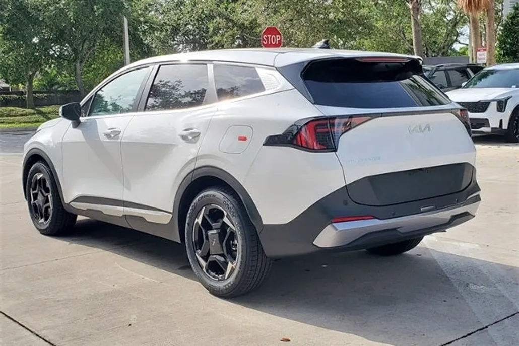 2026 Kia Sportage EX photo 1