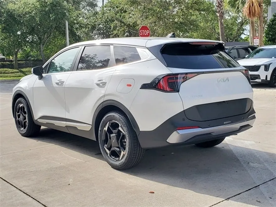 2026 Kia Sportage EX photo 1