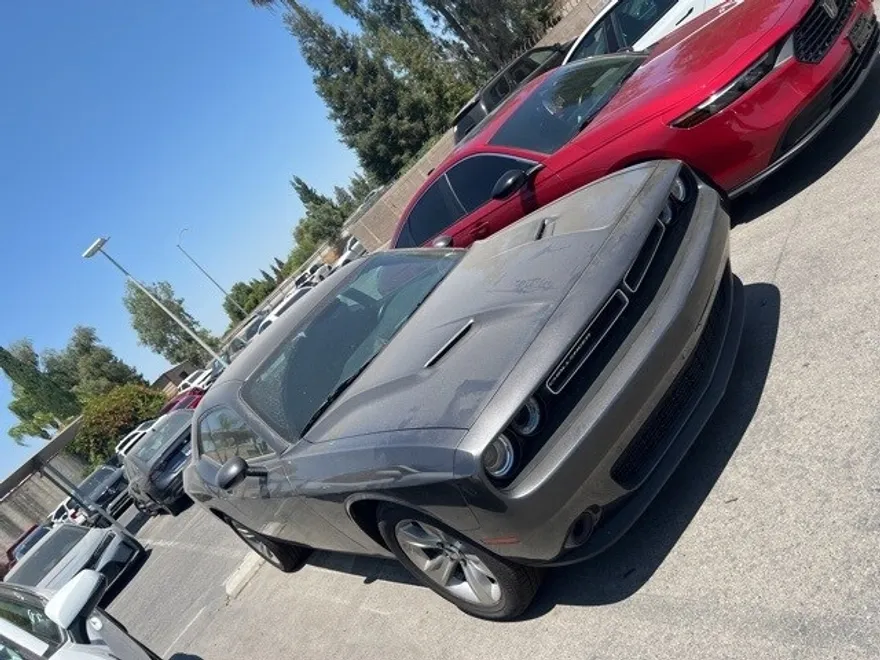 2022 Dodge Challenger SXT photo 1