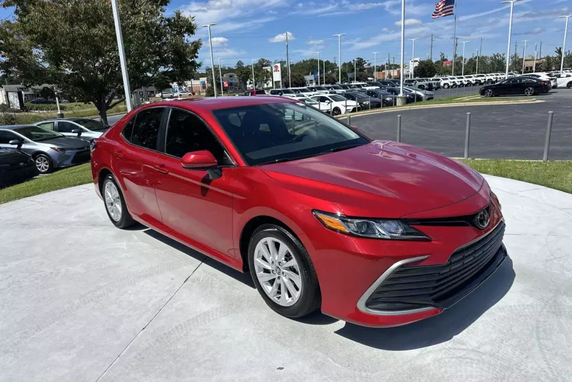2023 Toyota Camry LE photo 1