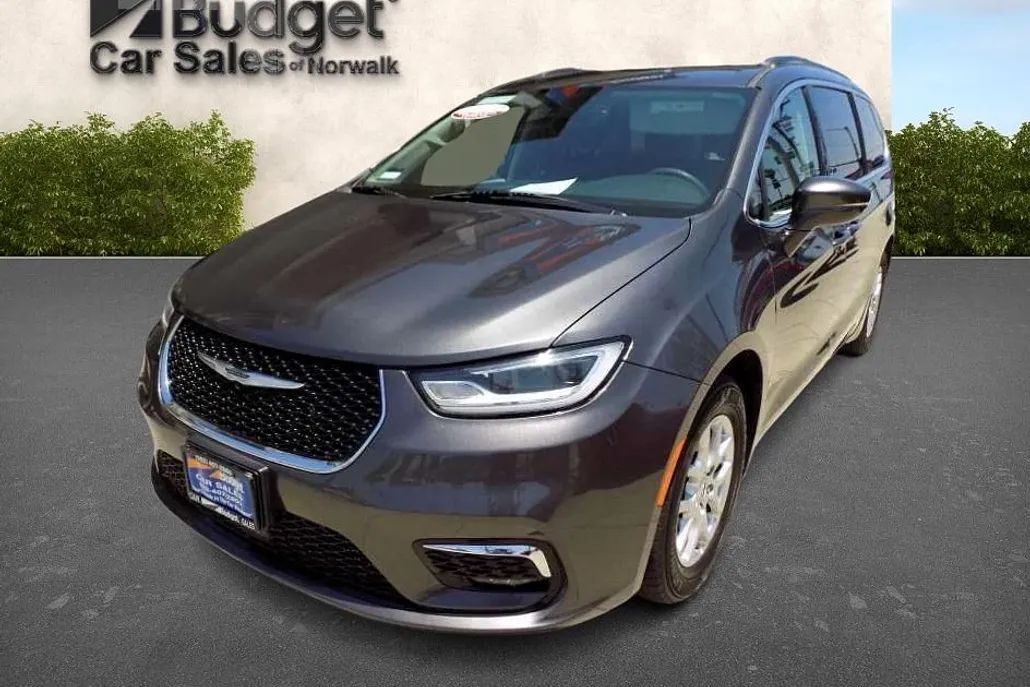 2022 Chrysler Pacifica Touring L photo 1